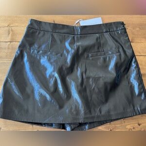 Endless Rose Black Patent Faux Leather Shorts – Size M – NWT